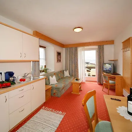 Garni-Hotel Tritscherhof Tirolo Exterior photo
